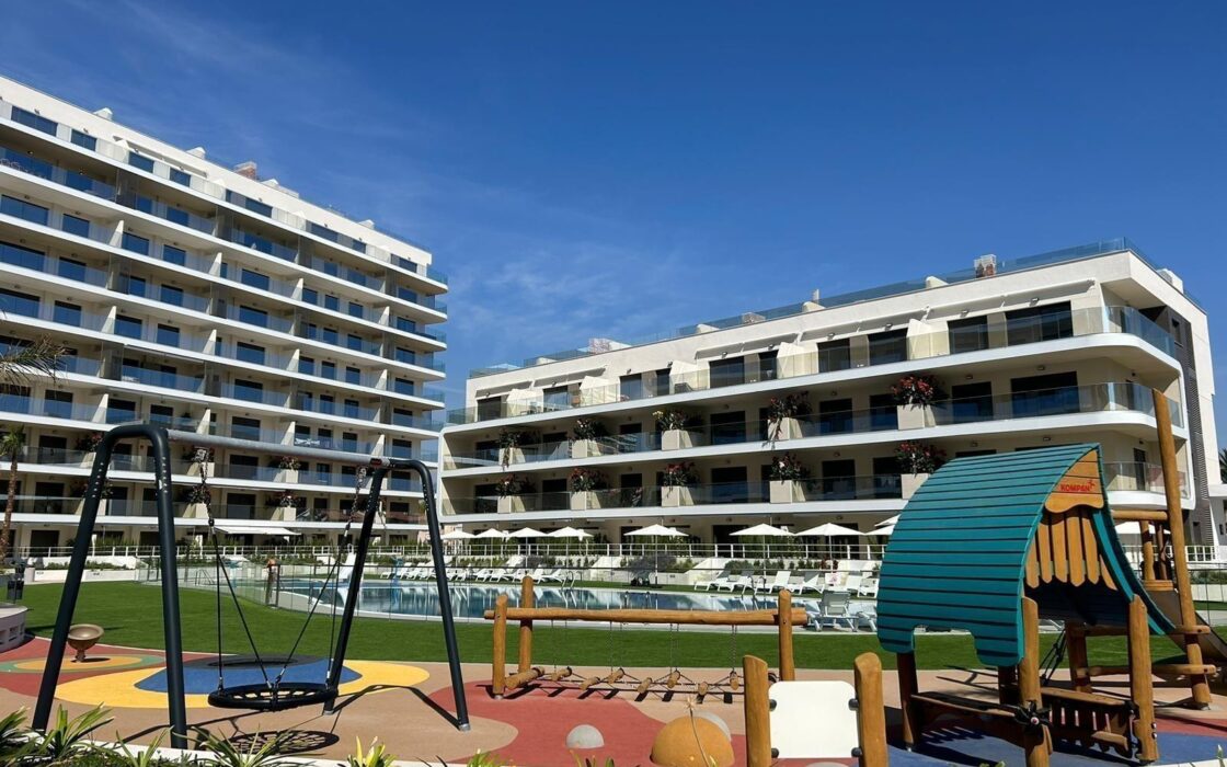 Апартаменти 136 кв.м в Аліканте, 300 м до моря, новобудова