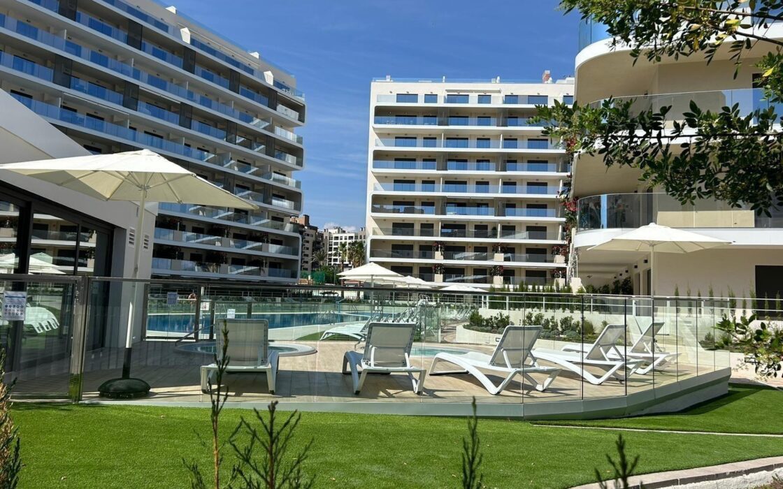 Апартаменти 136 кв.м в Аліканте, 300 м до моря, новобудова