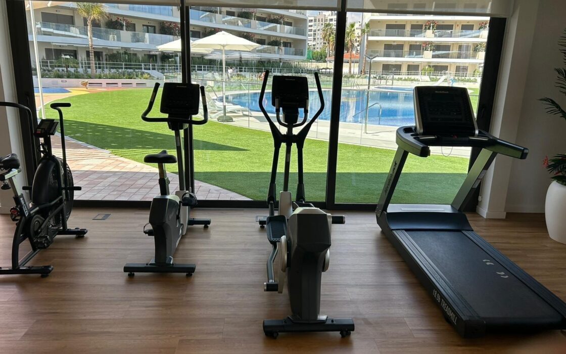 Апартаменти 136 кв.м в Аліканте, 300 м до моря, новобудова