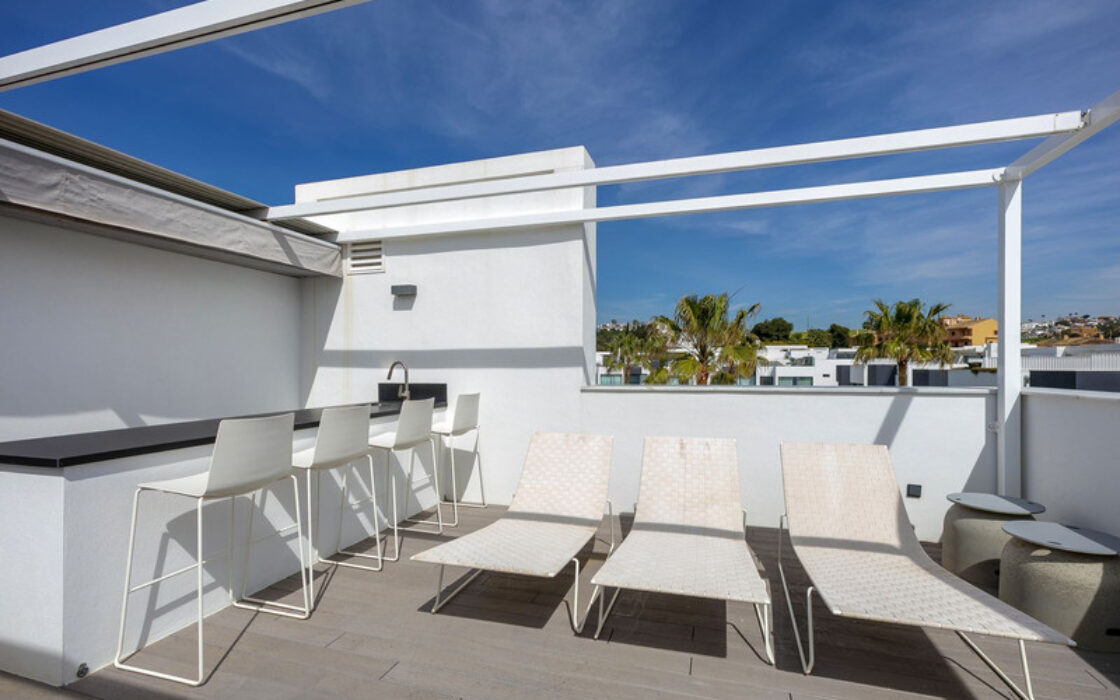 Таунхаус с видом на море в Малаге, 283 кв.м, терраса