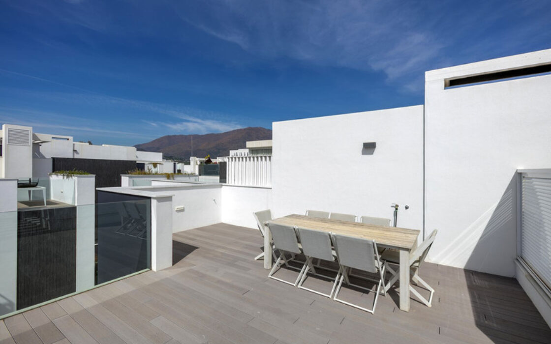 Таунхаус с видом на море в Малаге, 283 кв.м, терраса