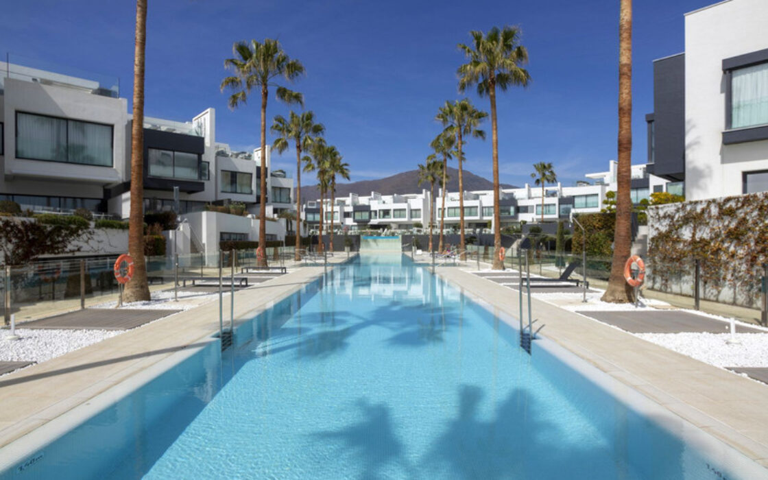 Таунхаус с видом на море в Малаге, 283 кв.м, терраса