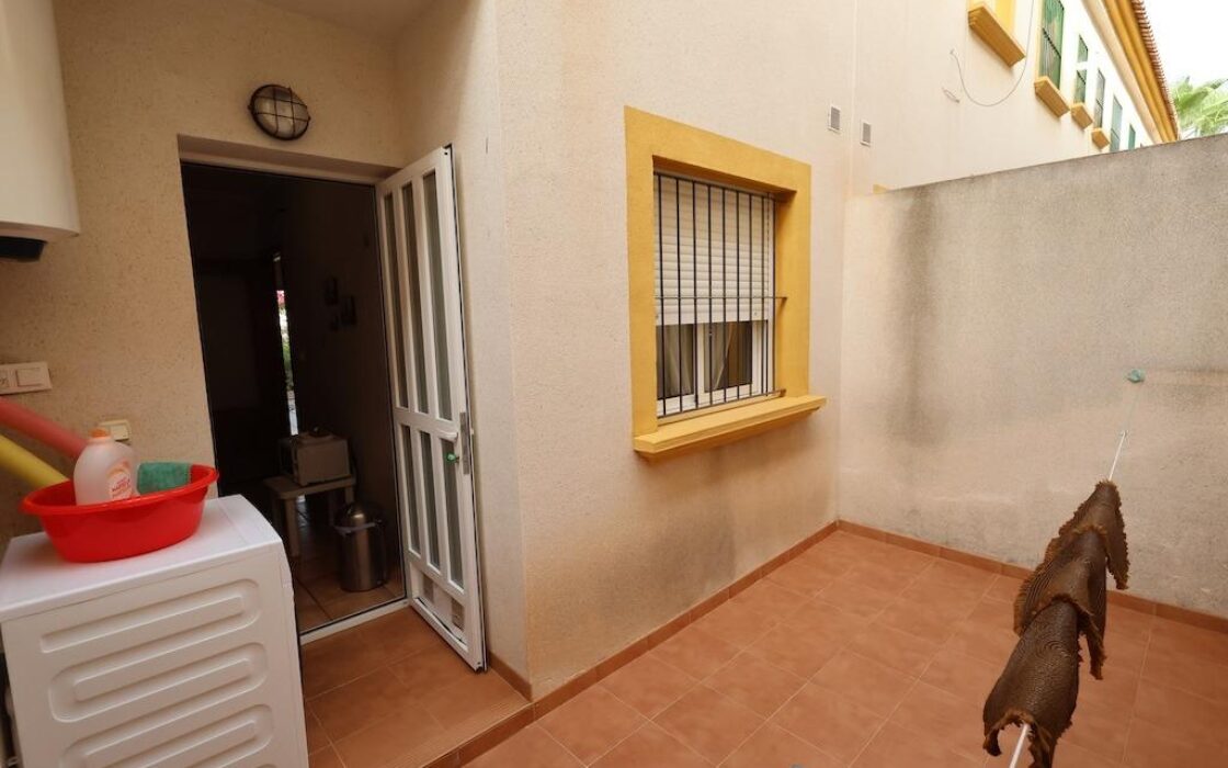 Дом в Ориуэла Коста, 72 кв.м, 3 спальни, 400 м до моря