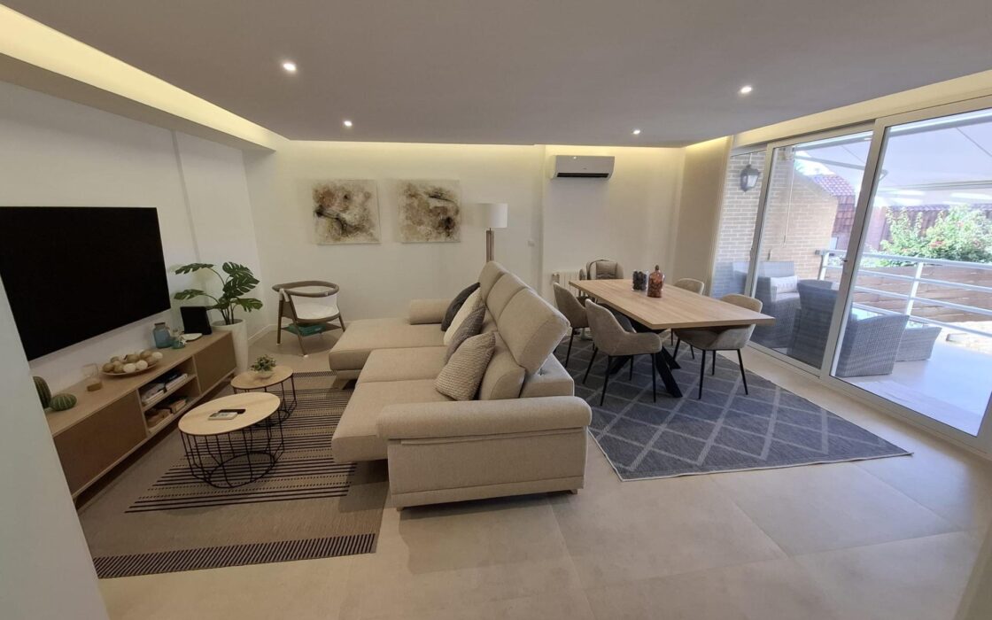 Будинок в San Juan Playa 230 кв.м біля моря з терасою та басейном