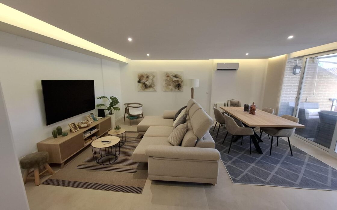 Будинок в San Juan Playa 230 кв.м біля моря з терасою та басейном