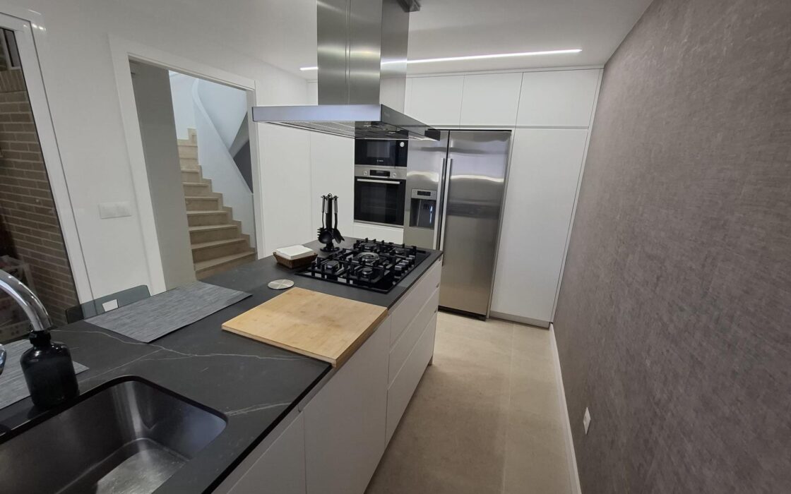 Будинок в San Juan Playa 230 кв.м біля моря з терасою та басейном