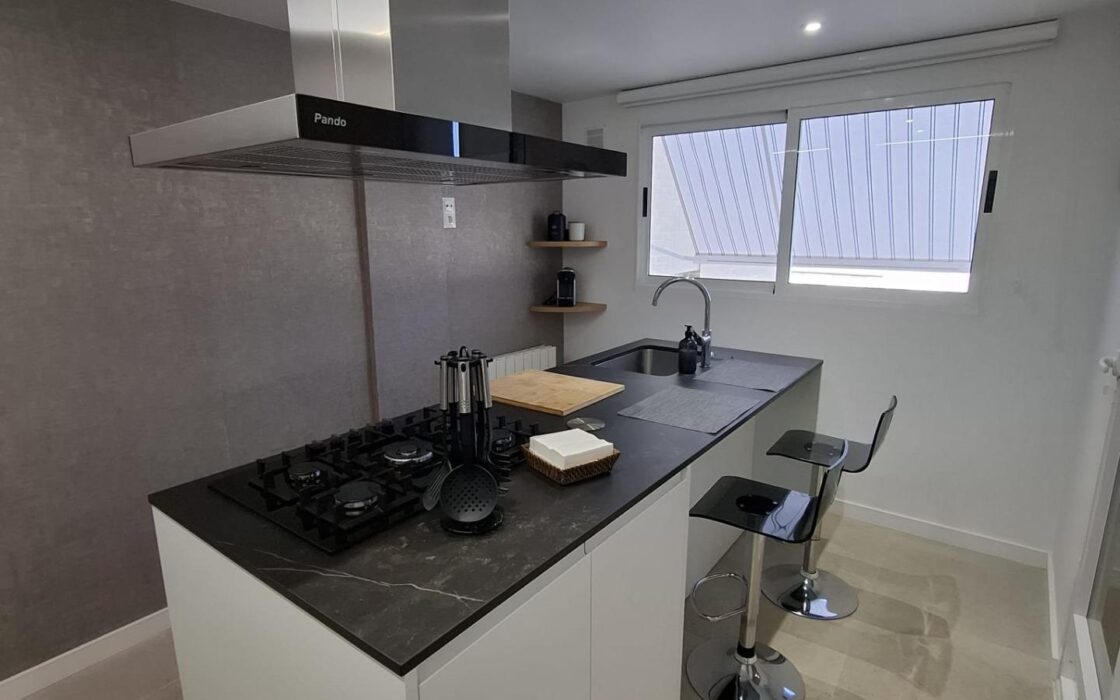 Будинок в San Juan Playa 230 кв.м біля моря з терасою та басейном