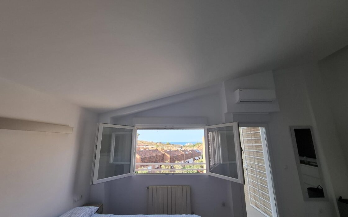 Будинок в San Juan Playa 230 кв.м біля моря з терасою та басейном