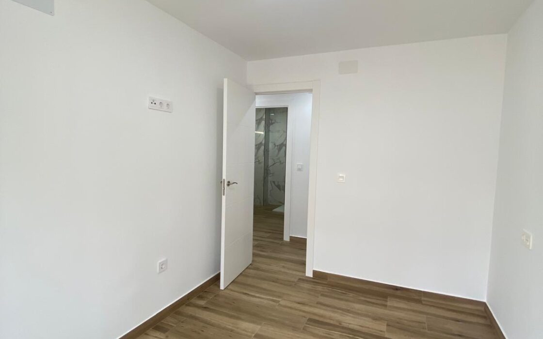 Апартаменты в Торревьехе у моря, 88 кв.м, 4 комнаты