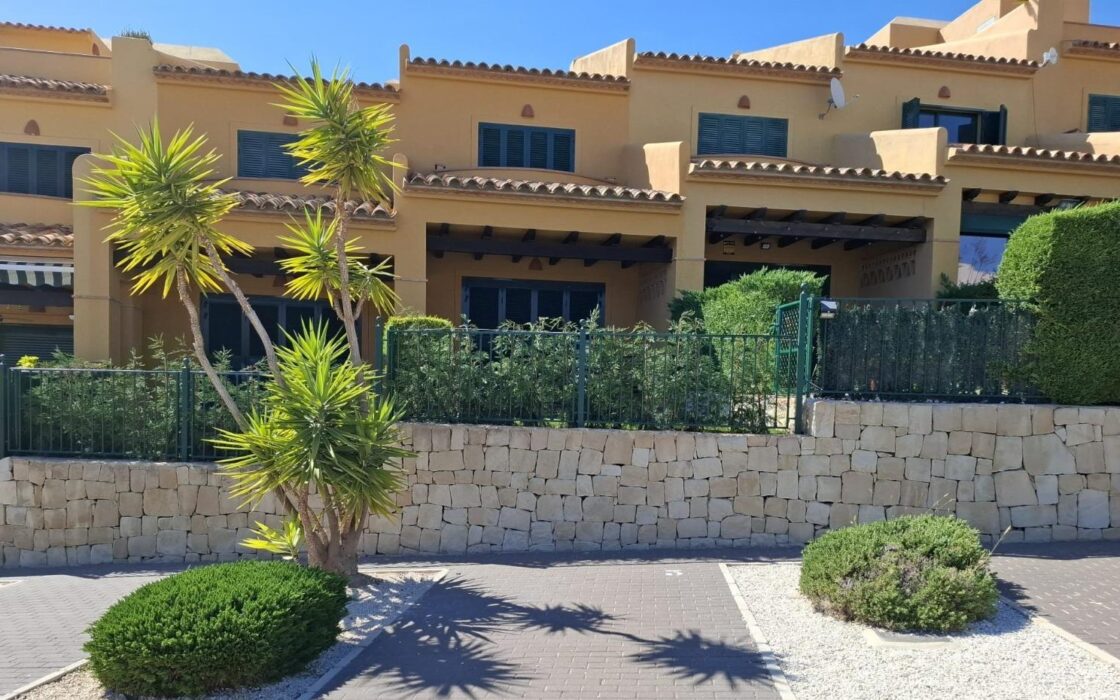 Таунхаус в Финестрате 102 кв.м с террасой и видами на природу