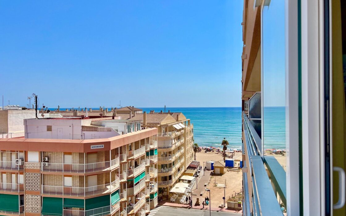 Апартамент 110 кв.м у моря в Торревьехе с террасой