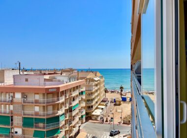 Апартамент 110 кв.м у моря в Торревьехе с террасой