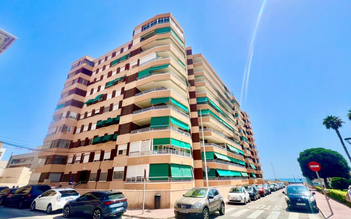 Апартамент 110 кв.м у моря в Торревьехе с террасой