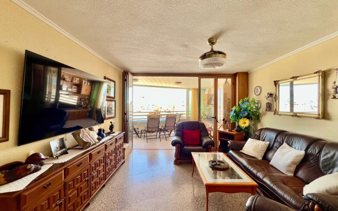 Апартамент 110 кв.м у моря в Торревьехе с террасой