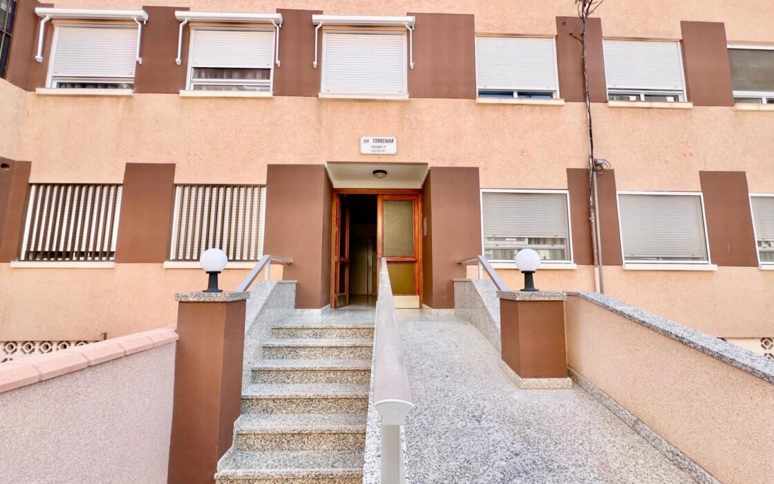 Апартамент 110 кв.м у моря в Торревьехе с террасой