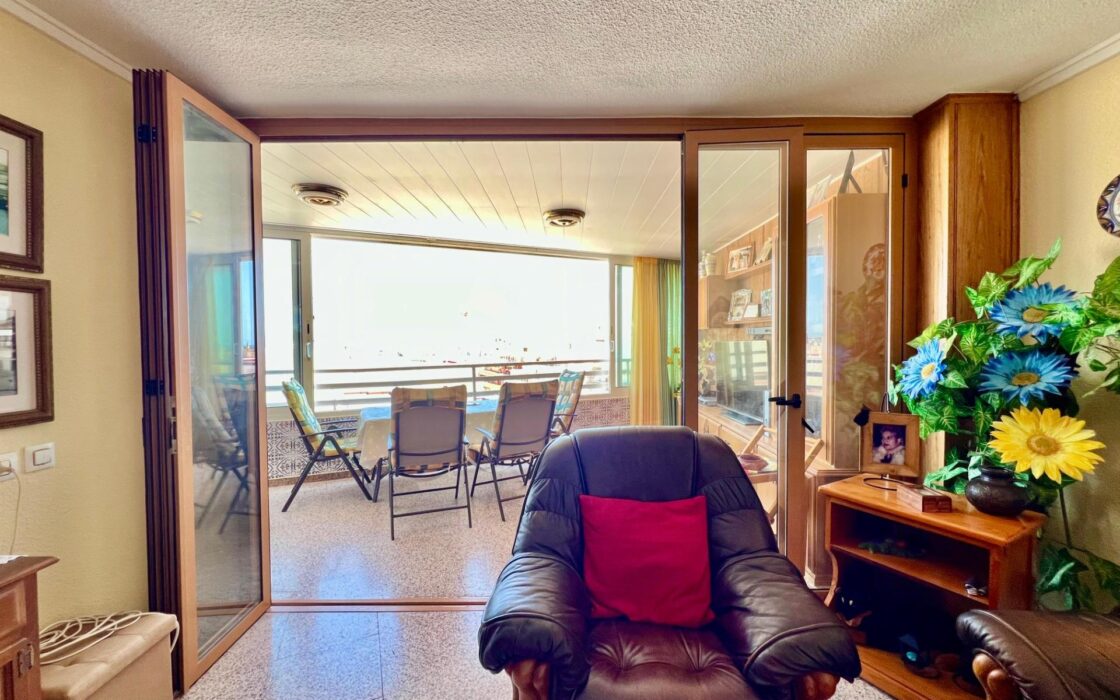 Апартамент 110 кв.м у моря в Торревьехе с террасой