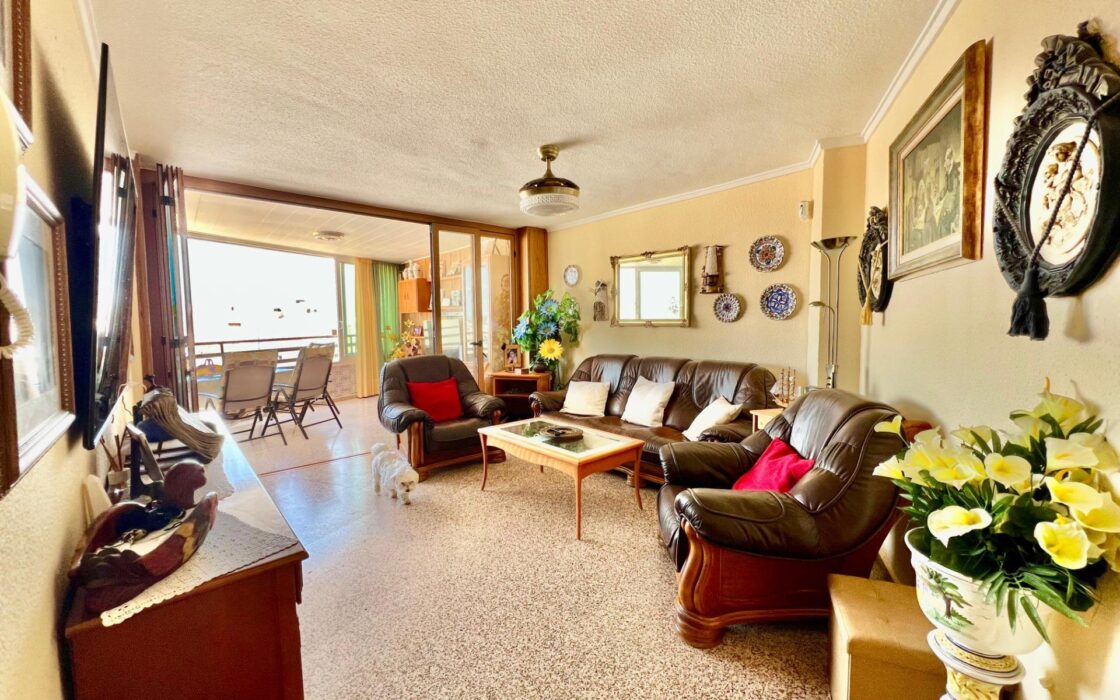 Апартамент 110 кв.м у моря в Торревьехе с террасой