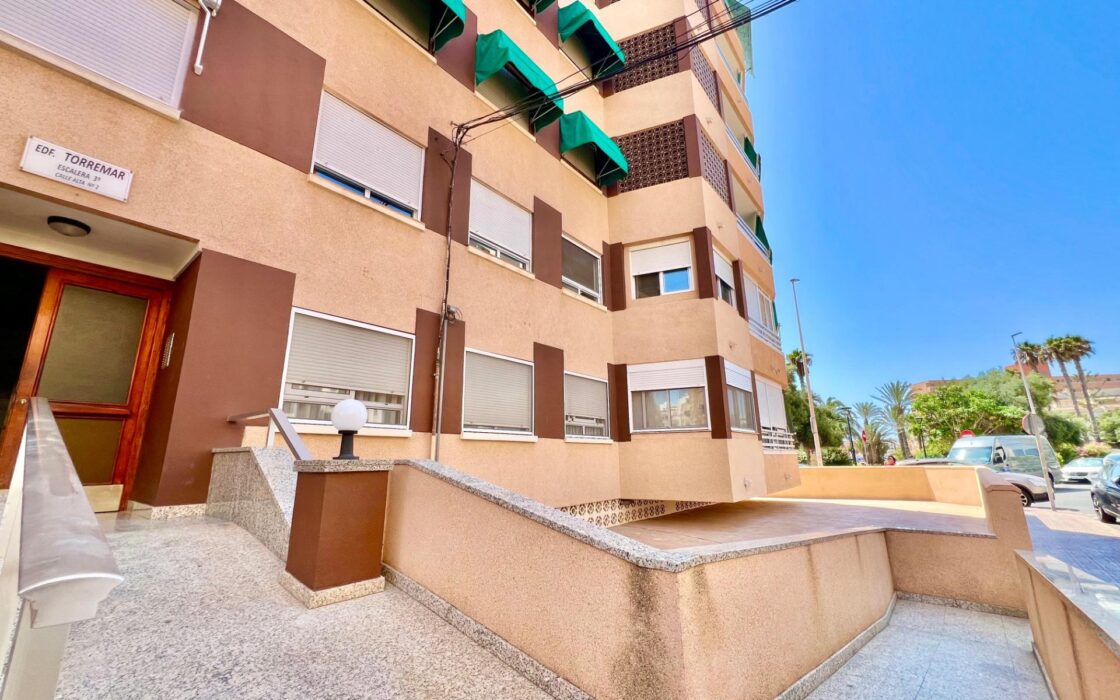 Апартамент 110 кв.м у моря в Торревьехе с террасой