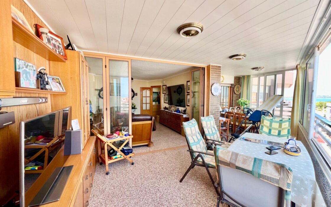 Апартамент 110 кв.м у моря в Торревьехе с террасой