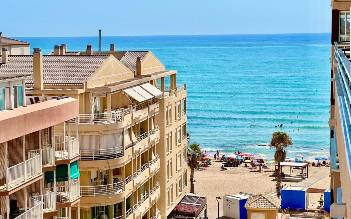 Апартамент 110 кв.м у моря в Торревьехе с террасой