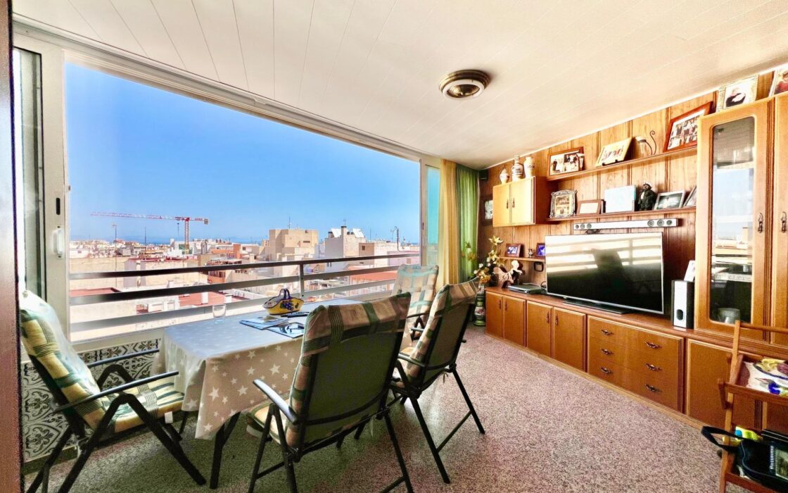 Апартамент 110 кв.м у моря в Торревьехе с террасой