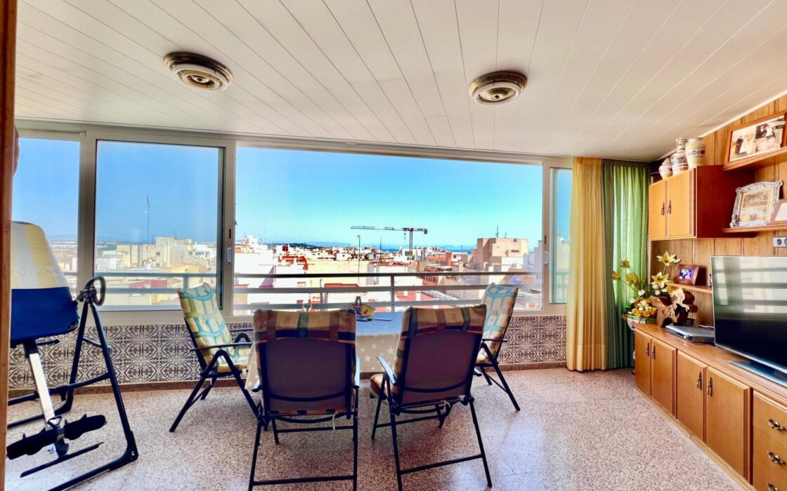 Апартамент 110 кв.м у моря в Торревьехе с террасой