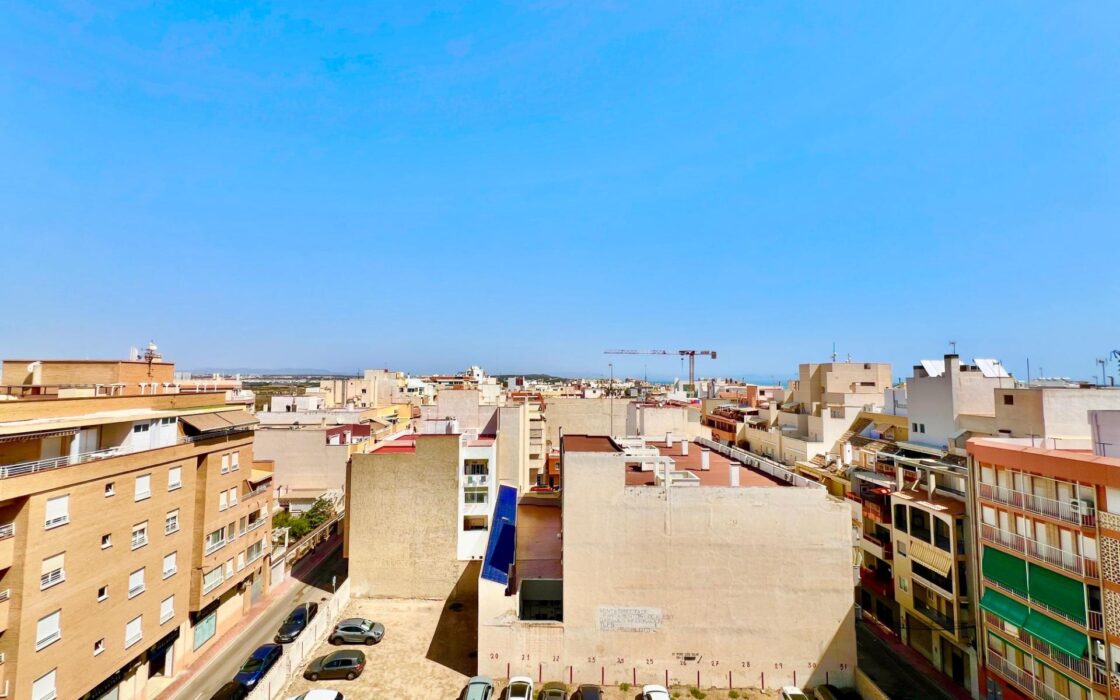 Апартамент 110 кв.м у моря в Торревьехе с террасой