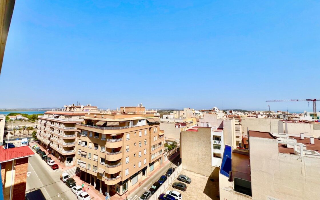 Апартамент 110 кв.м у моря в Торревьехе с террасой
