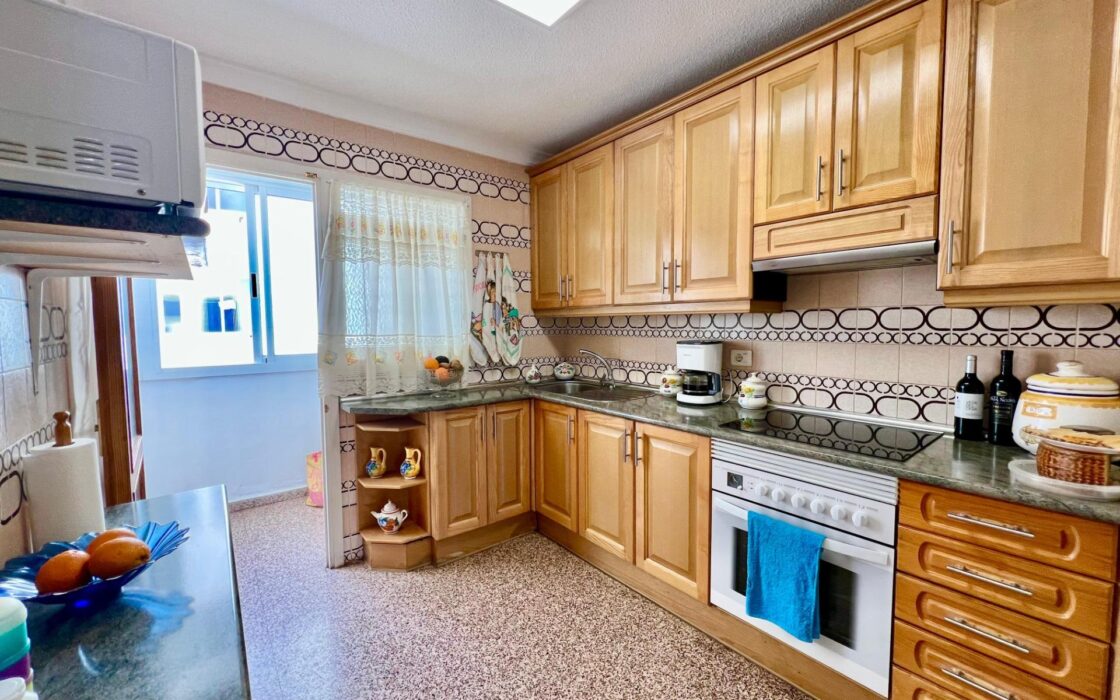 Апартамент 110 кв.м у моря в Торревьехе с террасой