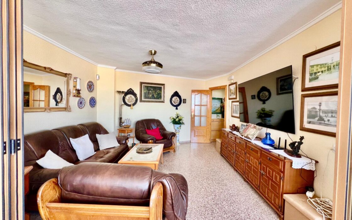 Апартамент 110 кв.м у моря в Торревьехе с террасой