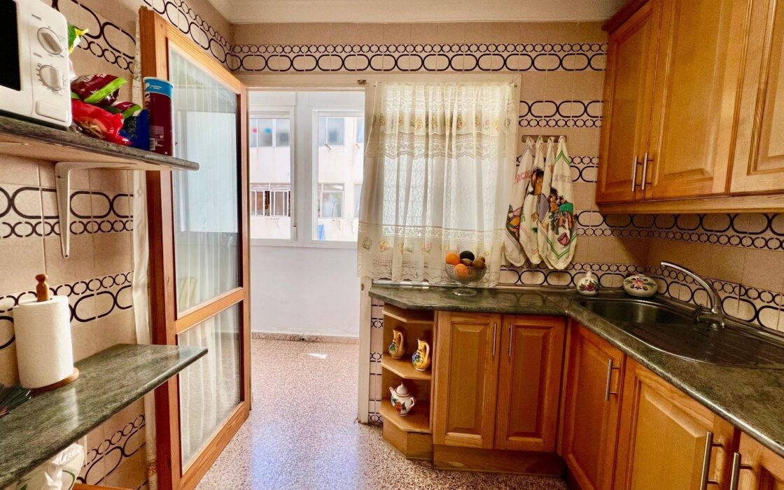 Апартамент 110 кв.м у моря в Торревьехе с террасой