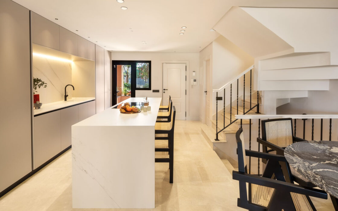 Очаровательная вилла на Золотой миле 248 кв.м с террасой