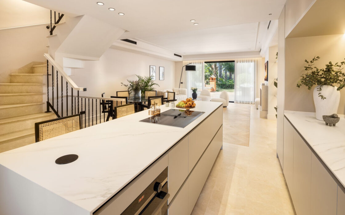 Очаровательная вилла на Золотой миле 248 кв.м с террасой