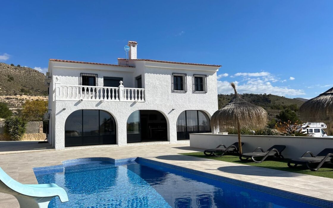 Приватний будинок з терасою у Вільяхойосі, 4 спальні, 241 кв.м