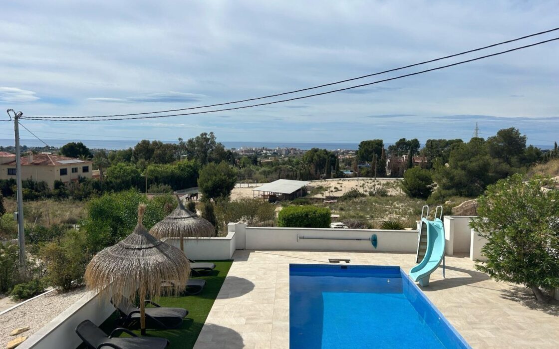 Приватний будинок з терасою у Вільяхойосі, 4 спальні, 241 кв.м