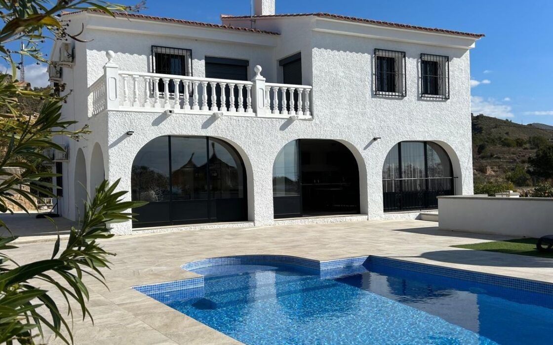 Приватний будинок з терасою у Вільяхойосі, 4 спальні, 241 кв.м