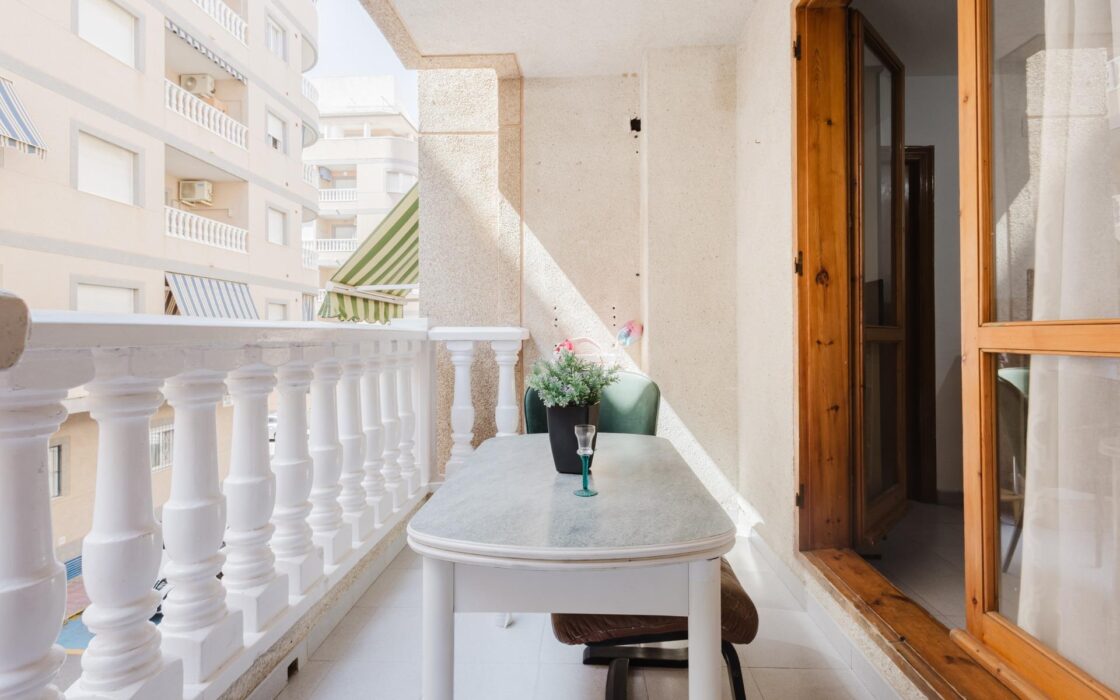 Апартаменти 55 кв.м у моря в Торревьехе з терасою