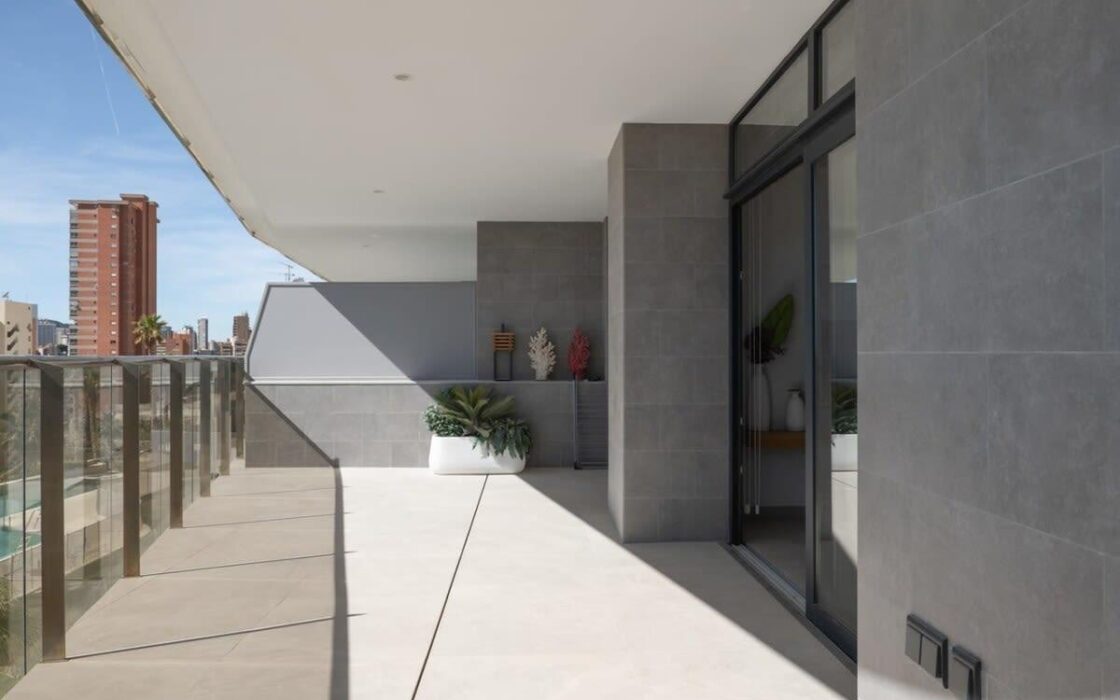 Современные апартаменты с террасой в Бенидорме 180 кв.м.