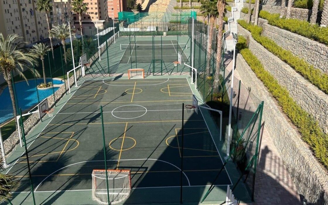 Современные апартаменты с террасой в Бенидорме 180 кв.м.