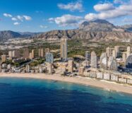 Современные апартаменты с террасой в Бенидорме 180 кв.м.