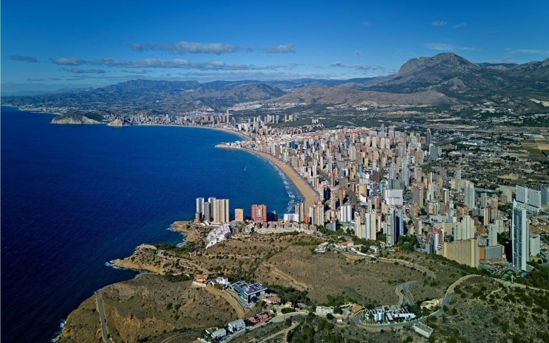 Современные апартаменты с террасой в Бенидорме 180 кв.м.