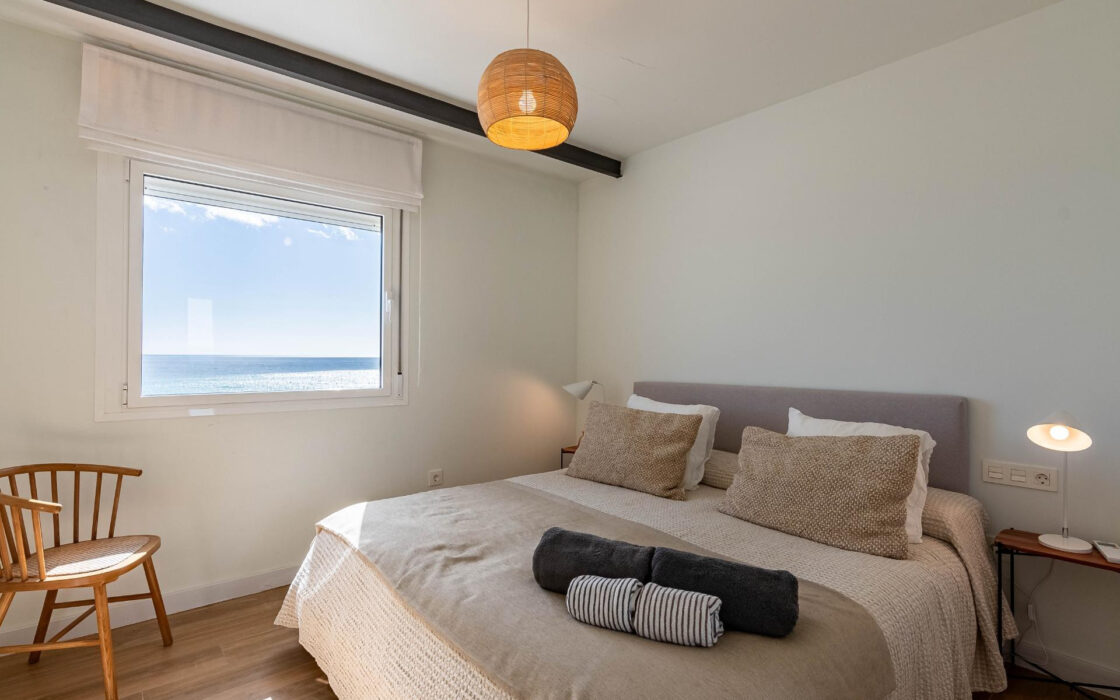 Дуплекс 160 кв.м с панорамным видом на море в Бенальмадене