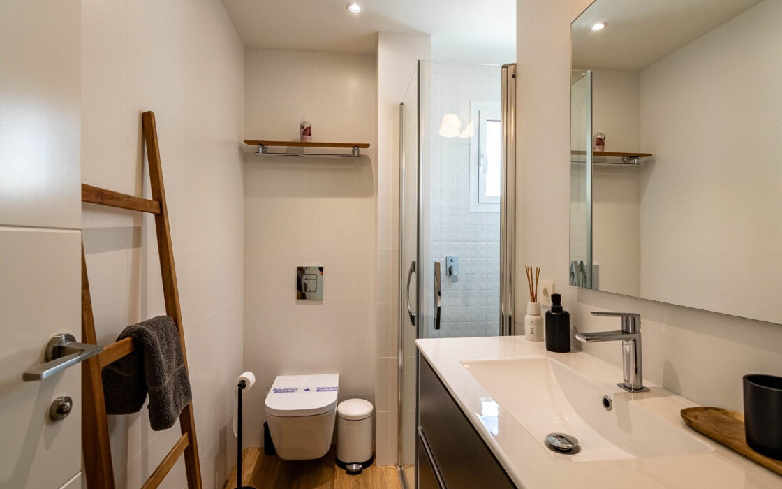 Дуплекс 160 кв.м с панорамным видом на море в Бенальмадене