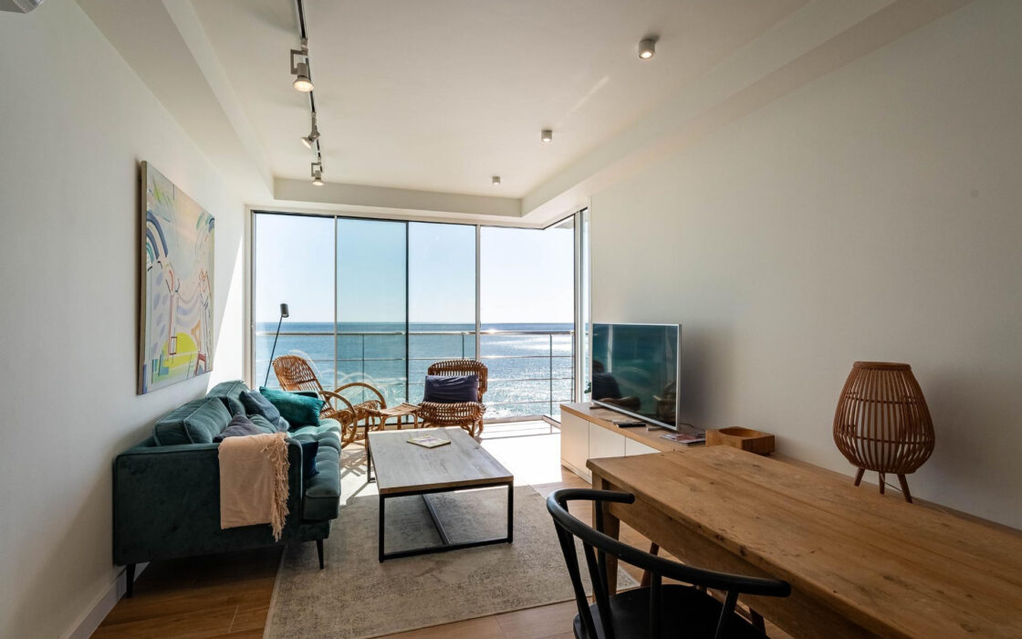 Дуплекс 160 кв.м с панорамным видом на море в Бенальмадене