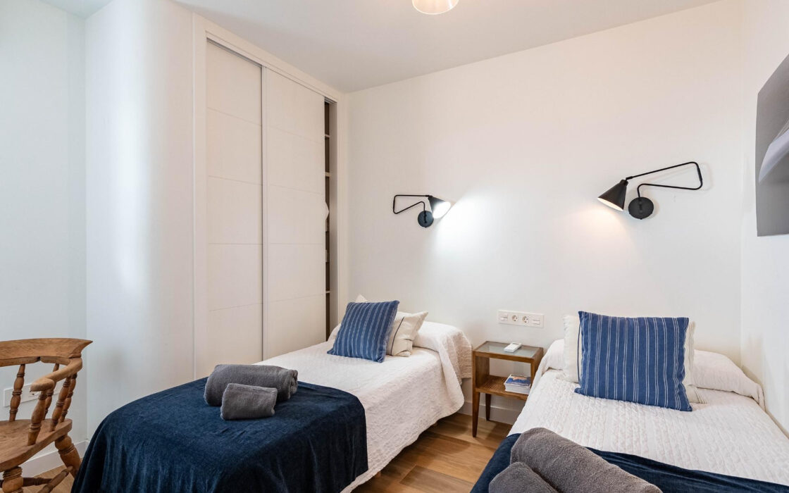 Дуплекс 160 кв.м с панорамным видом на море в Бенальмадене