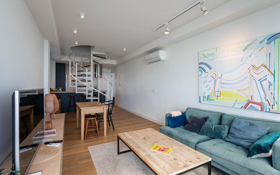 Дуплекс 160 кв.м с панорамным видом на море в Бенальмадене