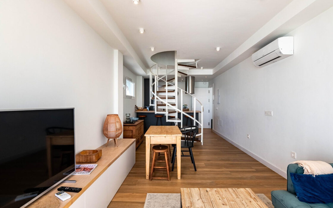 Дуплекс 160 кв.м с панорамным видом на море в Бенальмадене