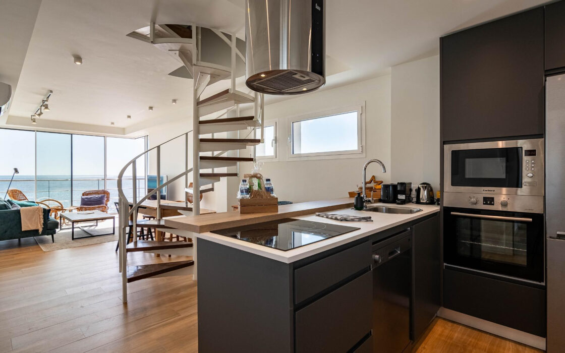 Дуплекс 160 кв.м с панорамным видом на море в Бенальмадене