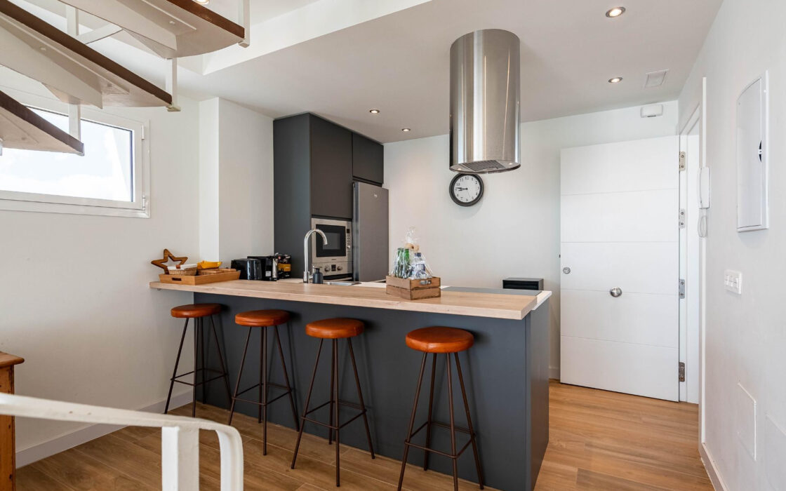 Дуплекс 160 кв.м с панорамным видом на море в Бенальмадене