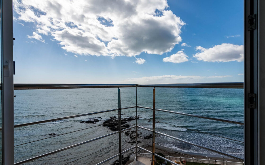 Дуплекс 160 кв.м с панорамным видом на море в Бенальмадене